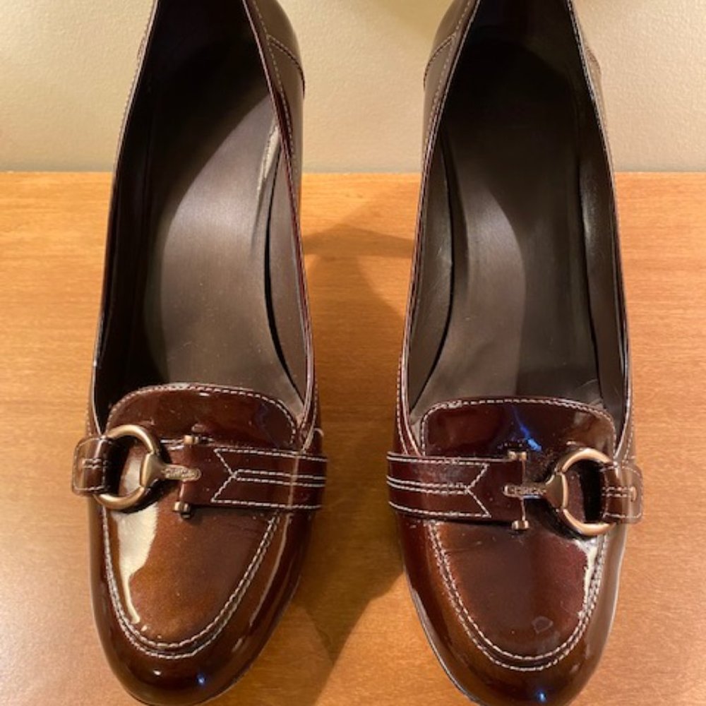 JOAN DAVID CIRCA BROWN PATENT SHOE W/BUCKLE